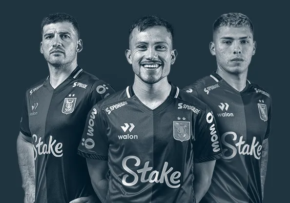 Elemento deportivo alterno con branding de fútbol para el catálogo.
